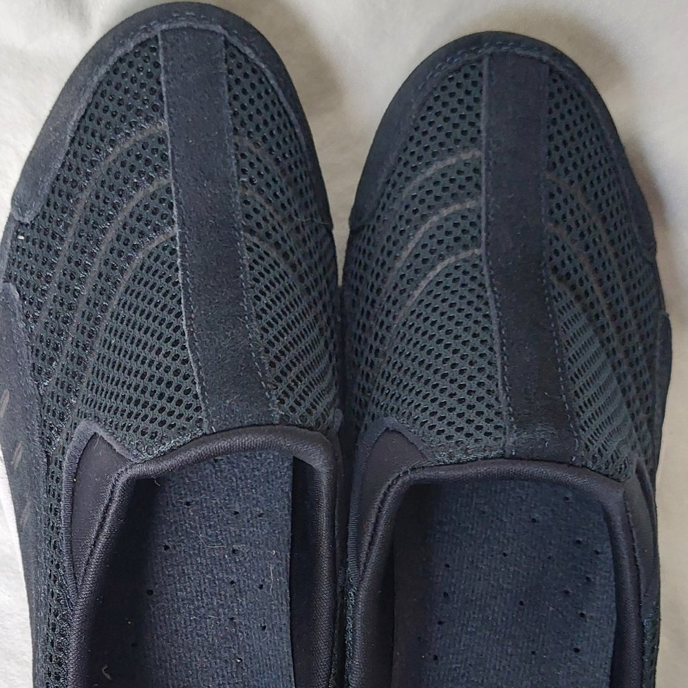 Easy Spirit Slip On Shoes, Size 7 1/2  Black/white soles